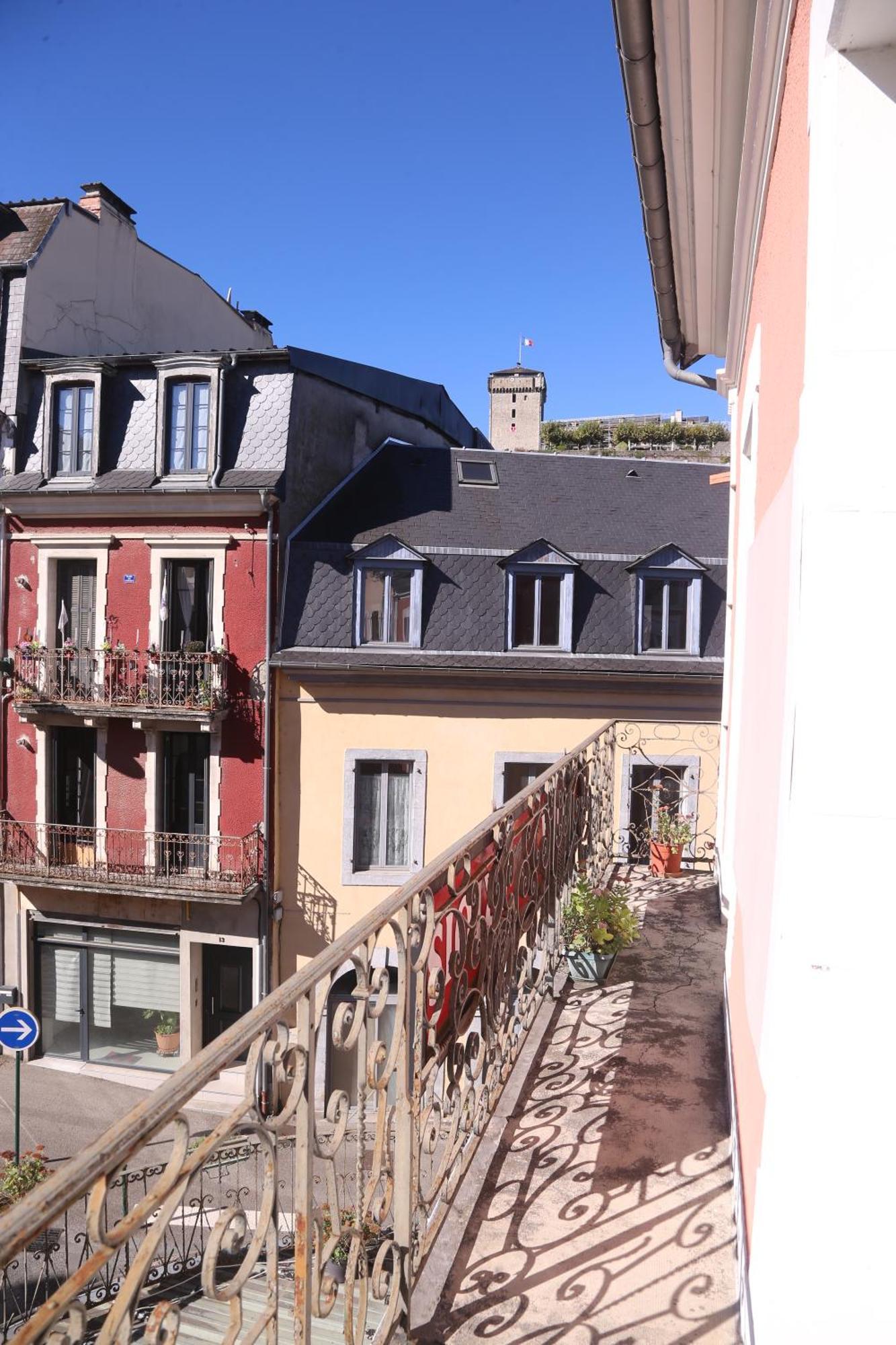 Hotel Restaurant Le Parisien Lourdes Exterior photo