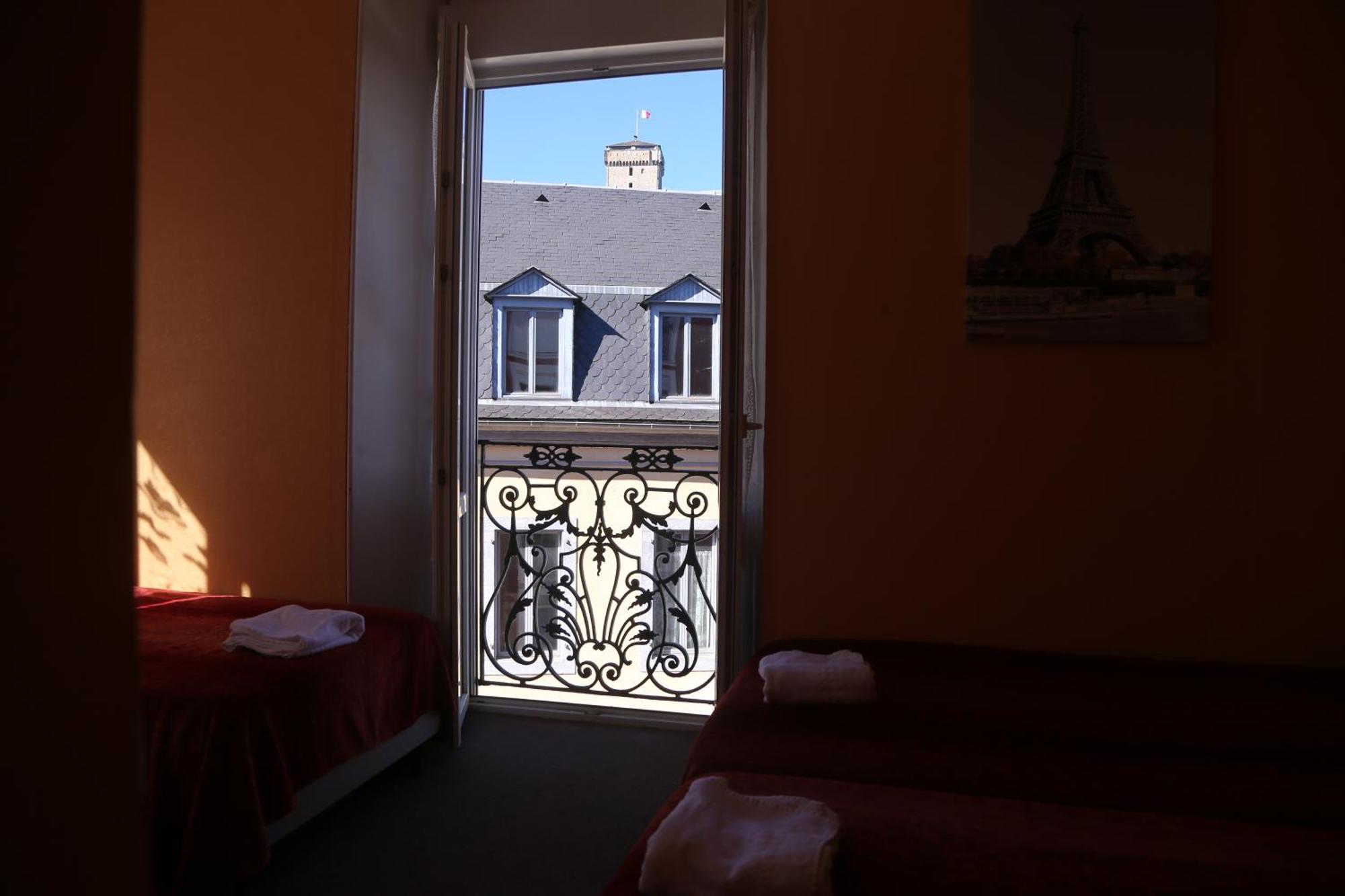 Hotel Restaurant Le Parisien Lourdes Exterior photo